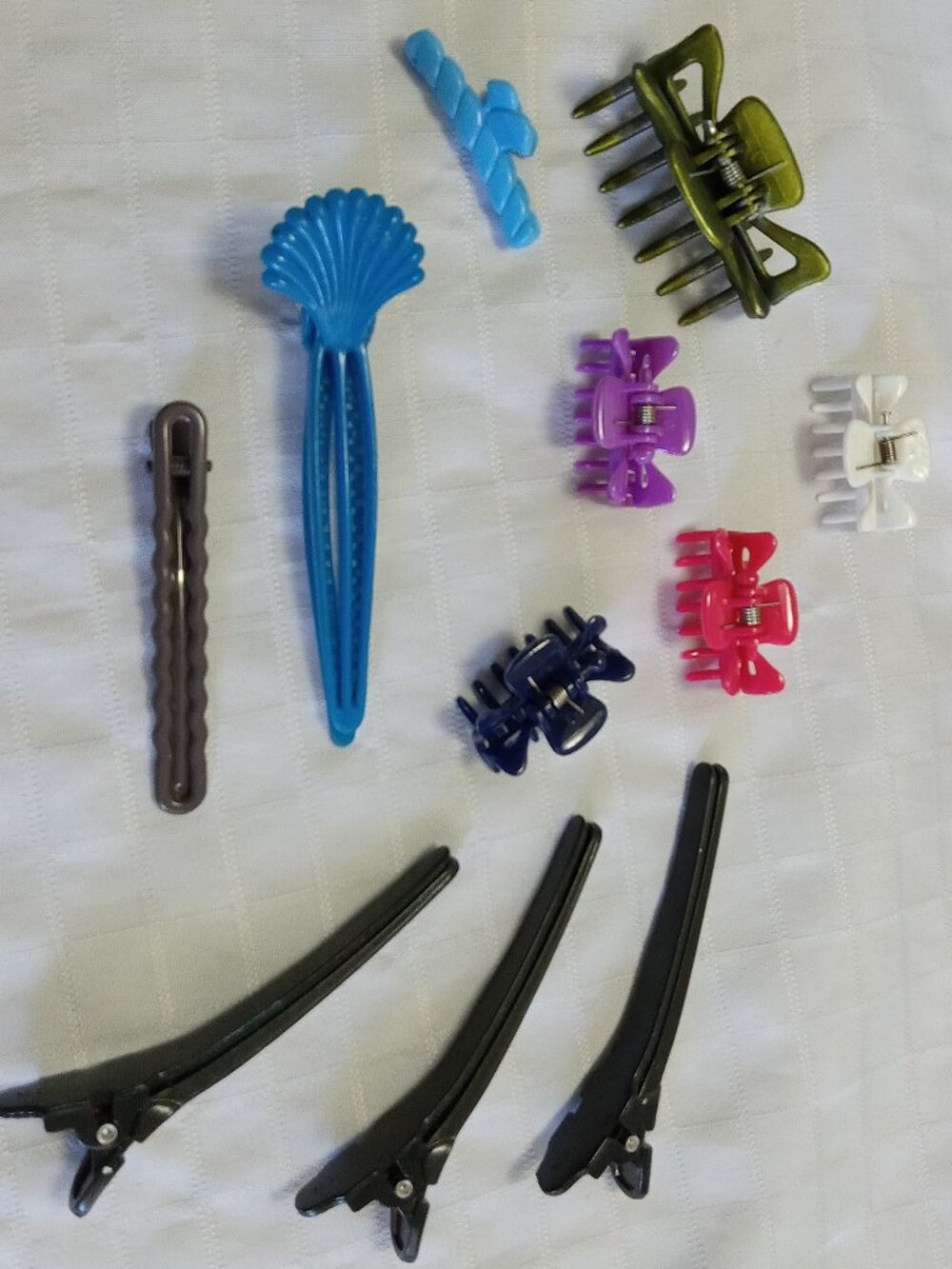 4 vintage unbreakable combs & vintage hairclips NEW